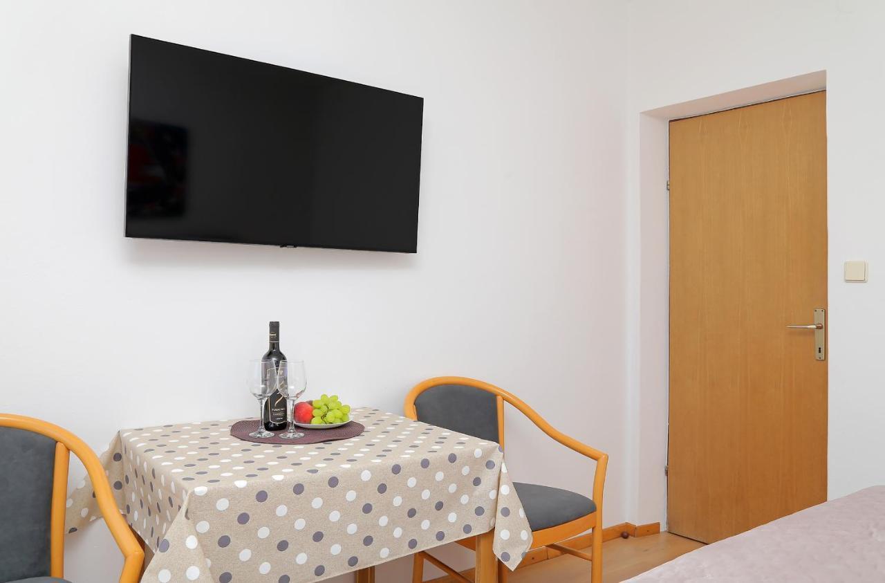 מליני Apartmani Krmek מראה חיצוני תמונה