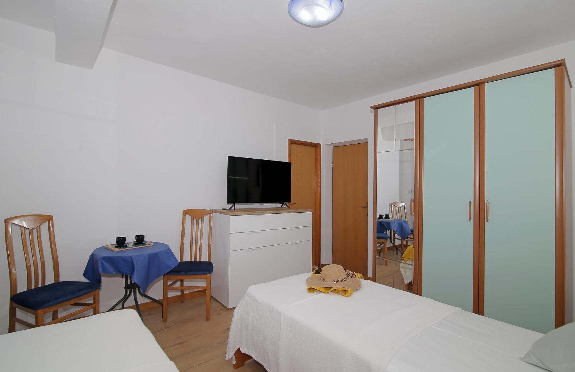 מליני Apartmani Krmek מראה חיצוני תמונה