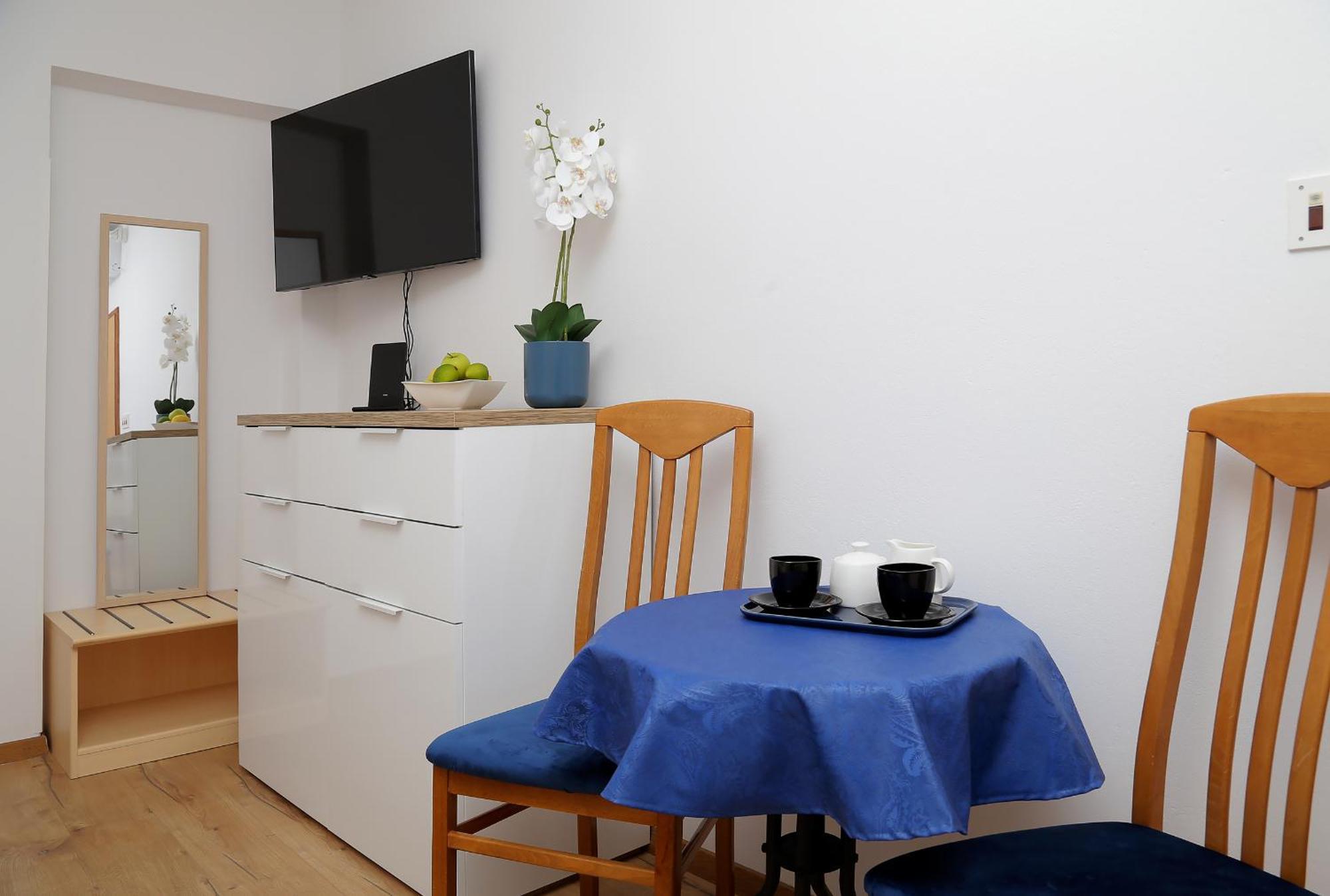 מליני Apartmani Krmek מראה חיצוני תמונה