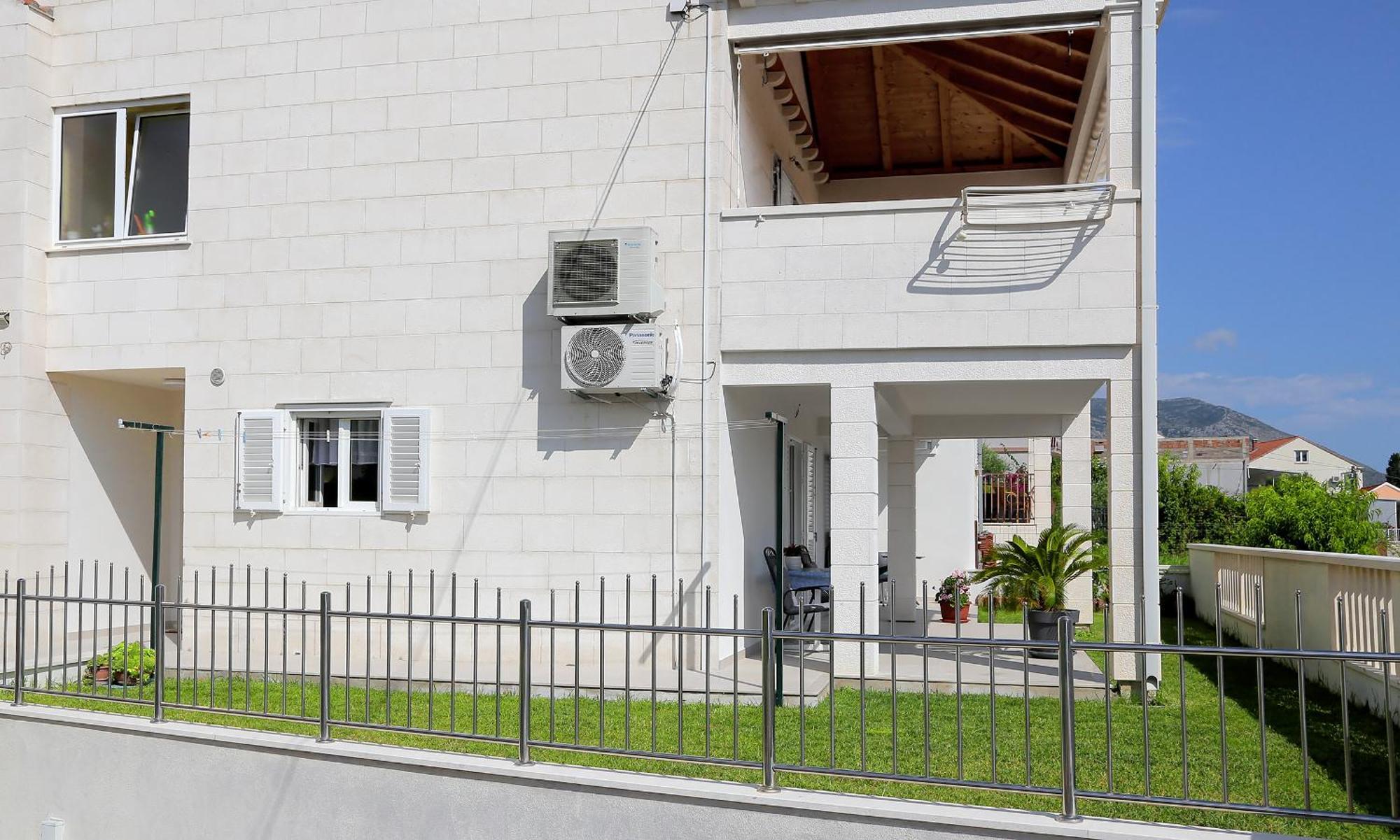 מליני Apartmani Krmek מראה חיצוני תמונה